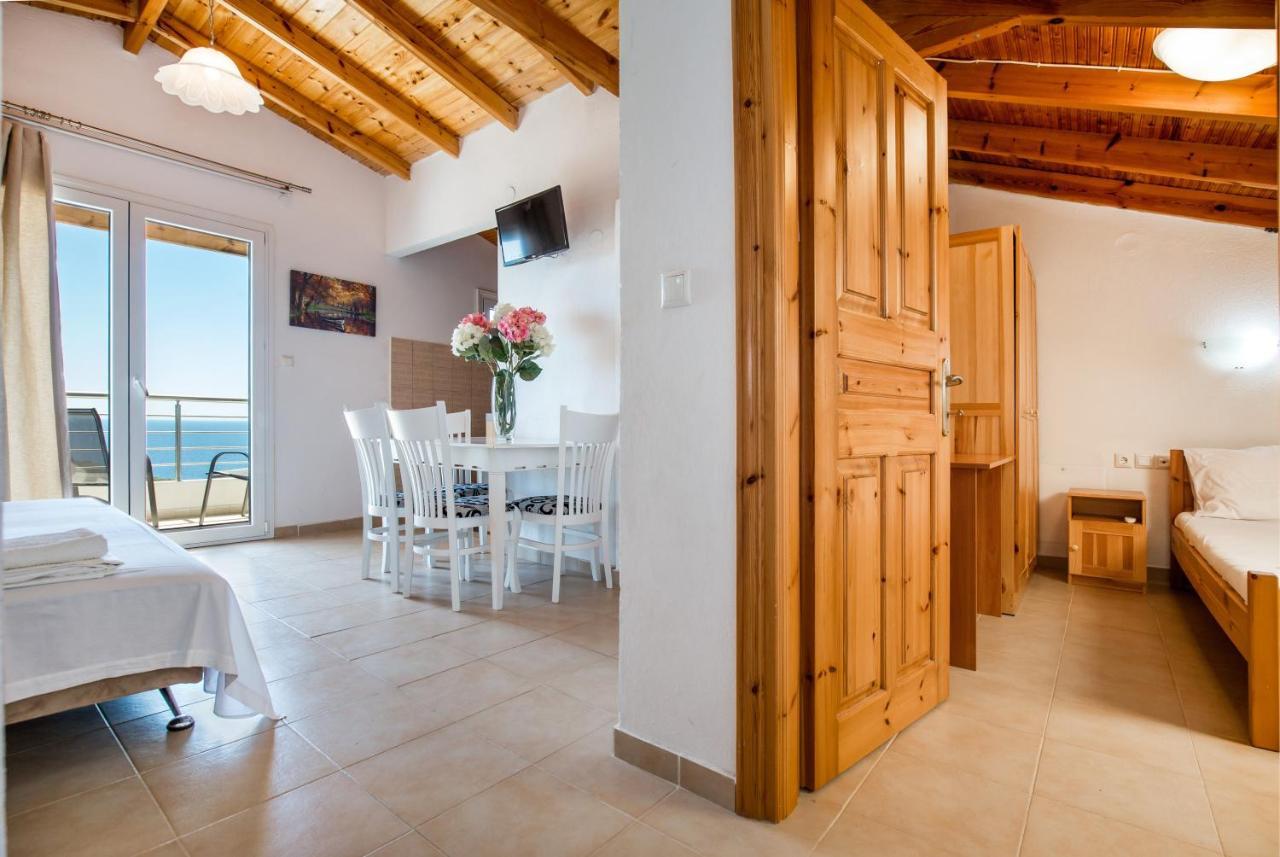 Apartment Studios Evrika *